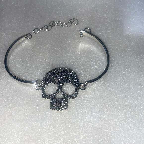 Silver Skull Bracelet - Picture 2 of 3